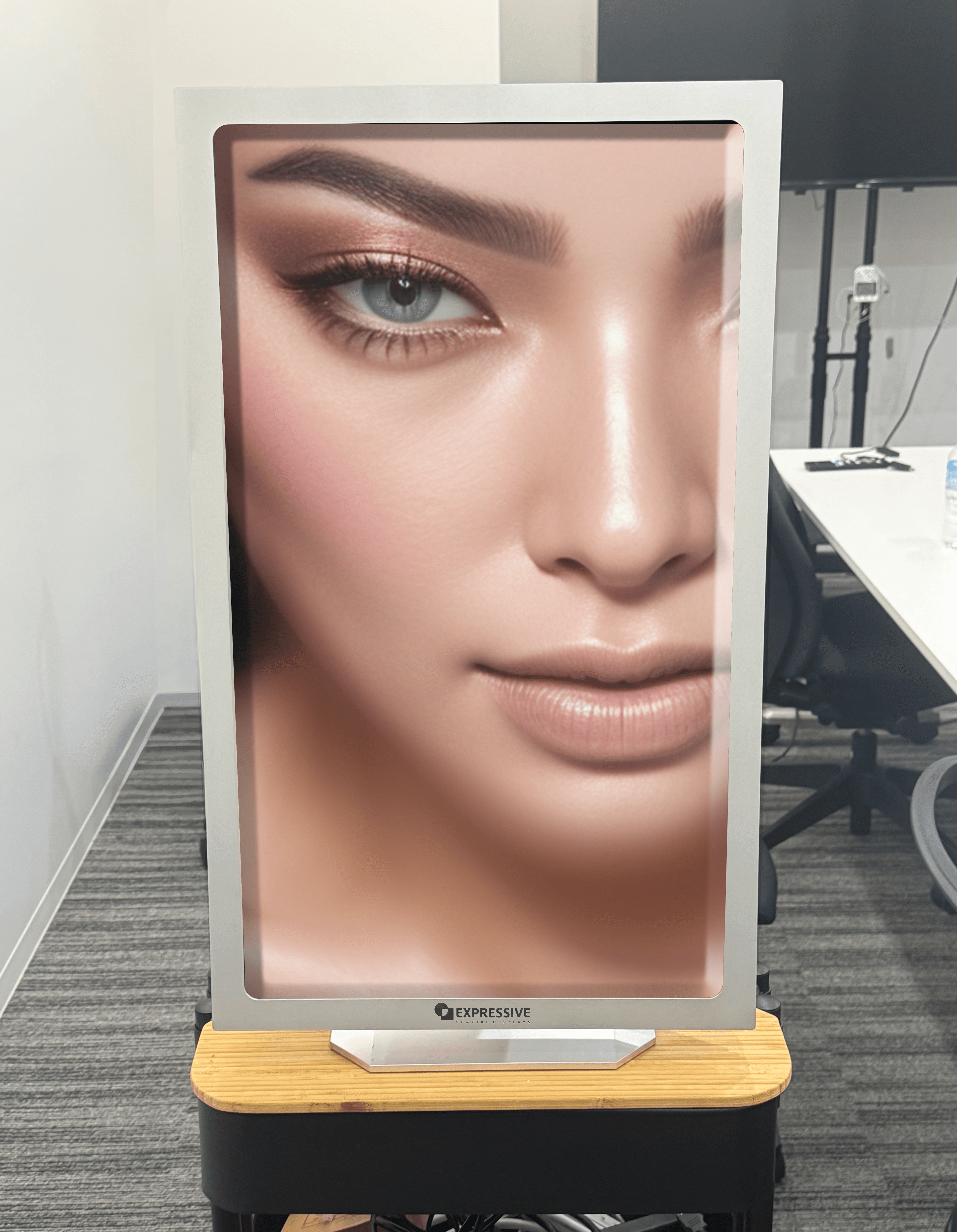 ESD 27" kiosk — glasses-free 3D display